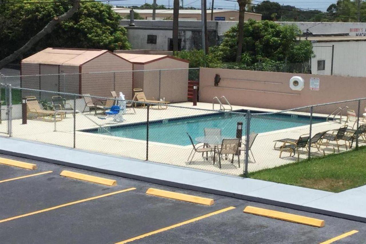 Redfinn Inn Fort Pierce Esterno foto